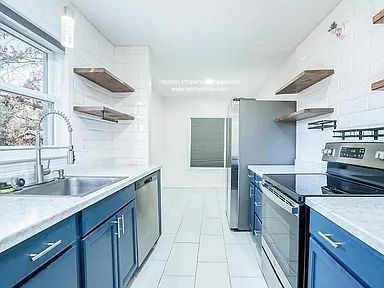 Foto del edificio - "Charming 3-Bed Haven on South Apache Driv...