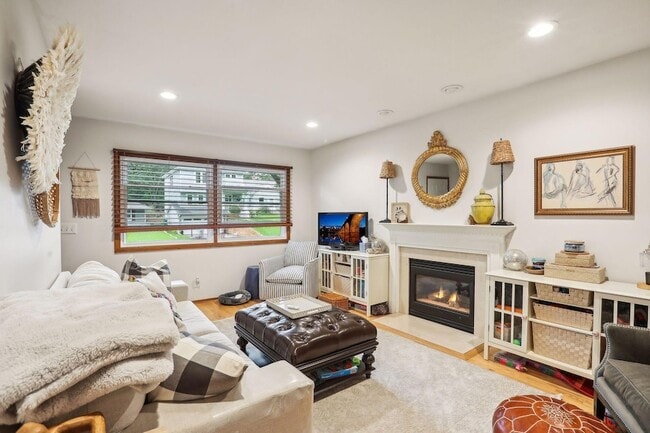 Building Photo - 4237 Ottawa Ave S