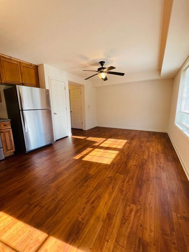Foto del edificio - One Bedroom Garden Apartment - Top Floor!!