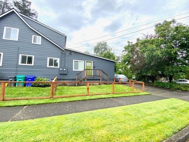 Building Photo - 1174000