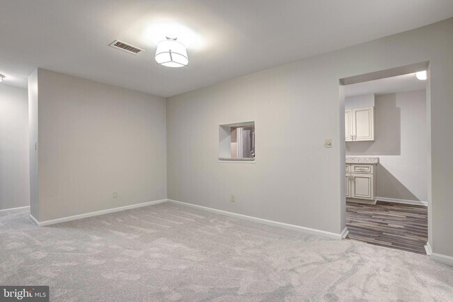 Foto del edificio - 5906 Cove Landing Road Unit 102