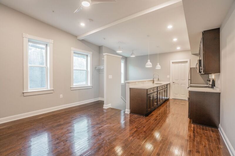 Primary Photo - 310 E Lanvale St