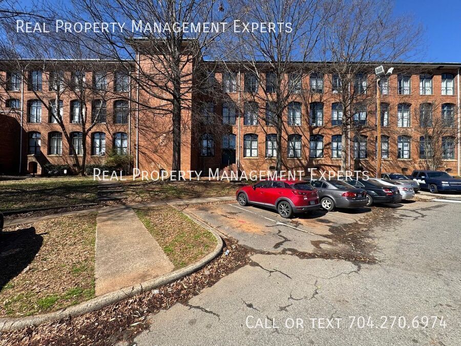 Foto principal - Stunning 3BR/1BA Condo in Charlotte!