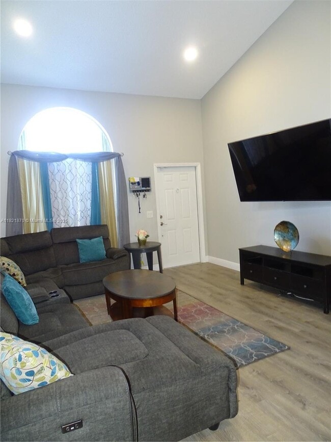 Foto del edificio - 8600 SW 15th St