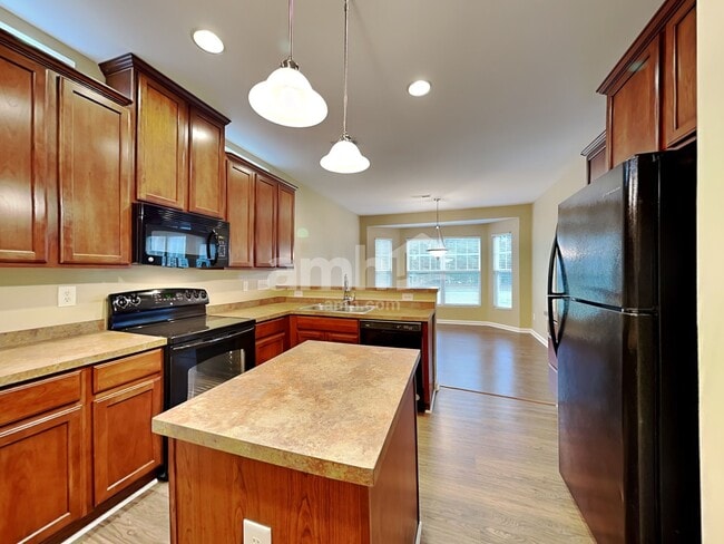 Building Photo - 3211 Whispernut Ln