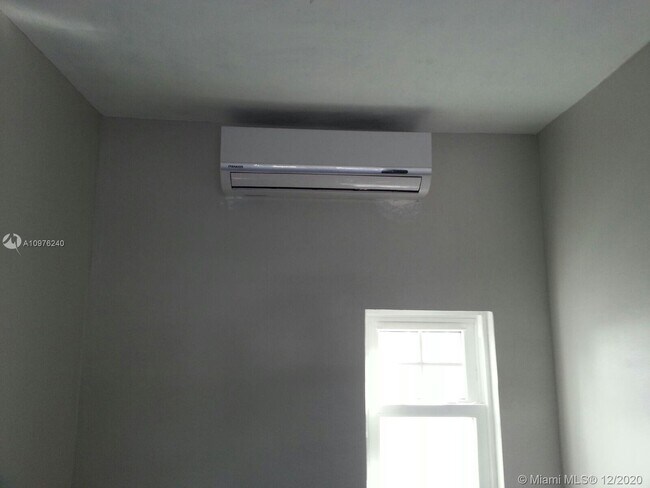 Foto del edificio - 160 NE 75th St