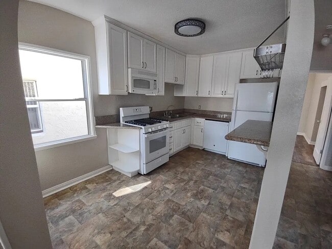 Building Photo - 153 Ximeno Ave