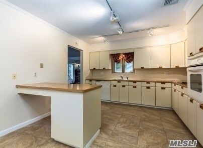 Foto del edificio - 107 Brewster Rd