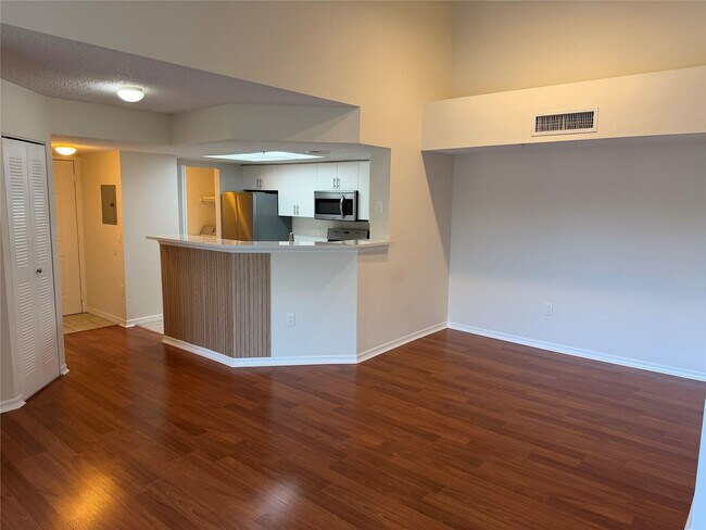 Building Photo - 5005 Wiles Rd