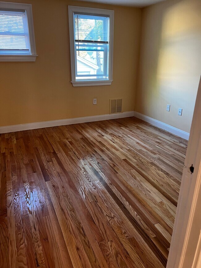 Building Photo - 30 Hollingsworth St