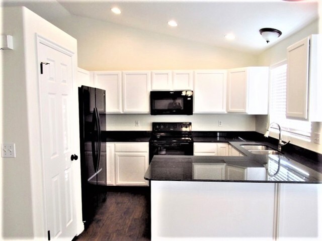 Building Photo - 2042 S Lake Mesa Drive