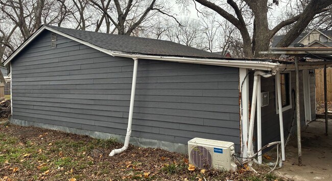 Foto del edificio - 105 E Bond St