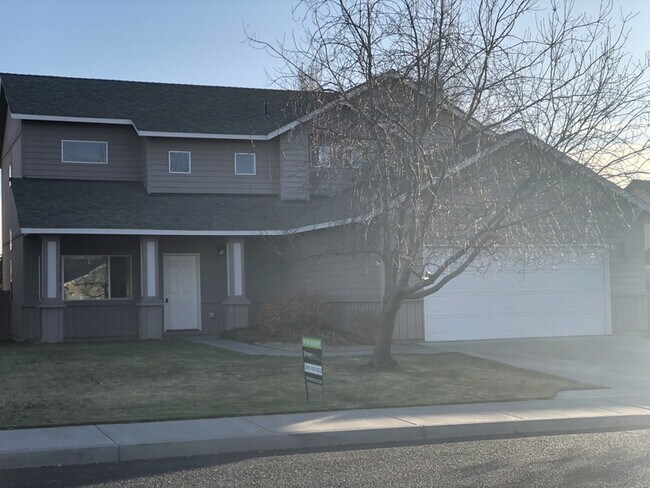 Foto del edificio - 944 NW Oak Pl