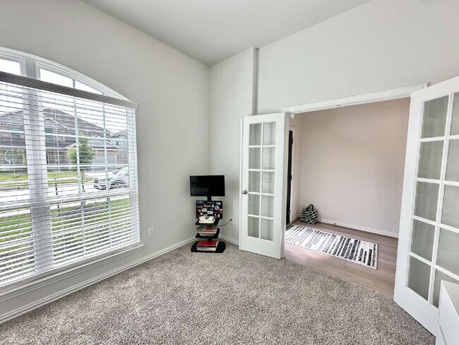 Building Photo - Charming 4-Bedroom Retreat with Granite Accents & Hardwood Elegance in Alvin!
