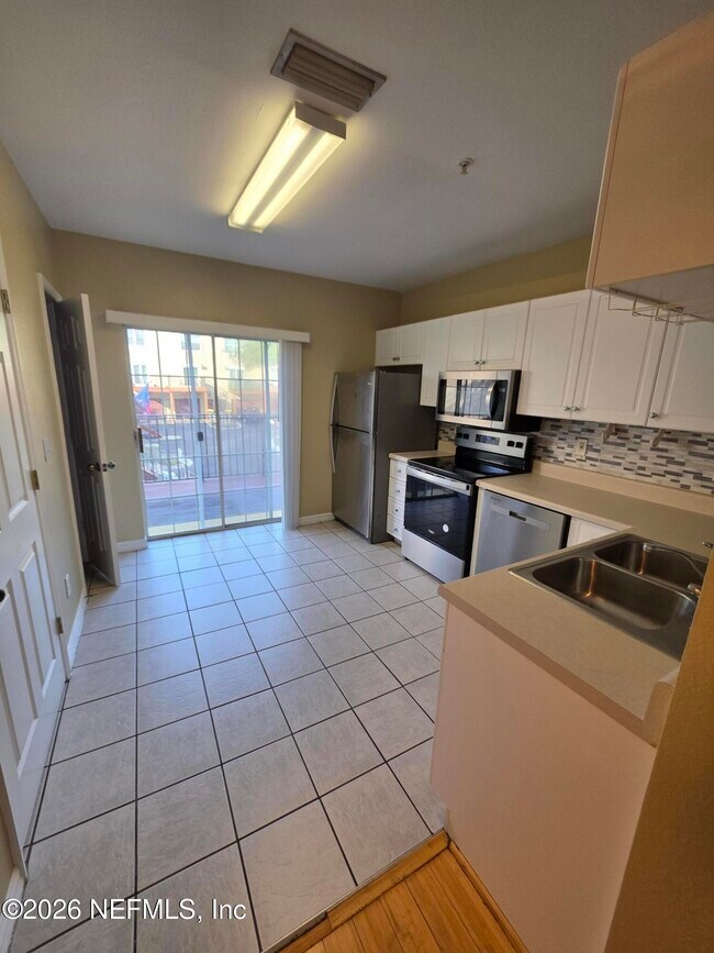 Foto del edificio - 344 E Ashley St