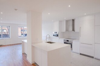 Building Photo - 3468 Rue Drummond