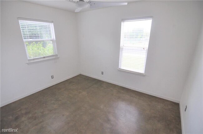 Building Photo - 2 br, 1 bath Condo - 1909 Leona St Apt 101