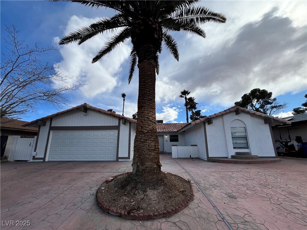 Foto principal - 6191 Bullion Blvd