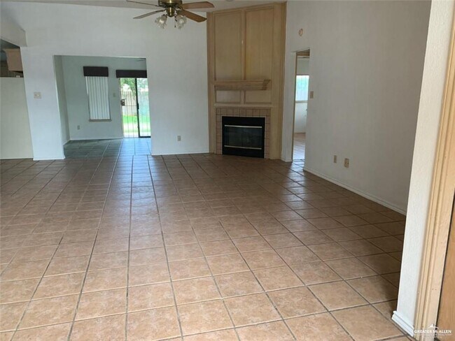 Foto del edificio - 1932 Zenaida Ave