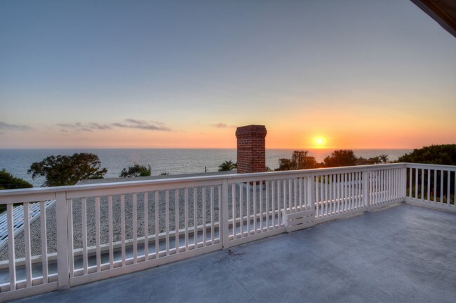 Building Photo - 2324 S Coast Hwy