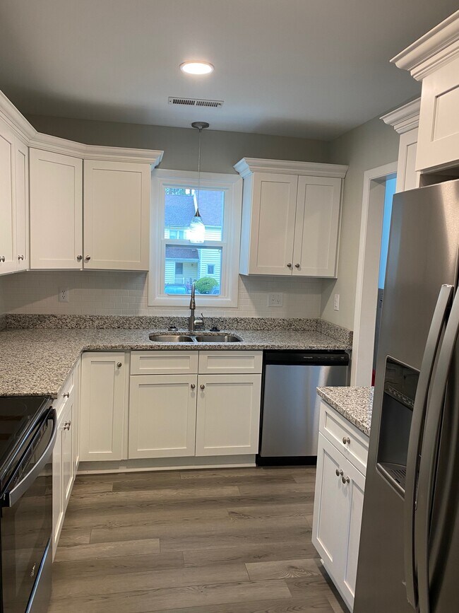 Kitchen - 1748 Early Settlers Rd