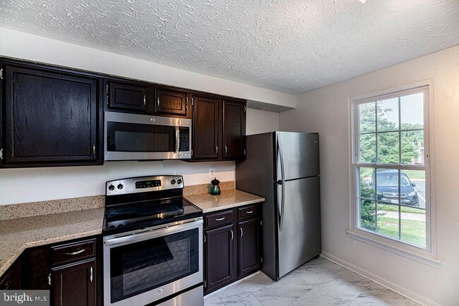 Building Photo - 1495 Autumn Ridge Cir
