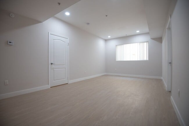 Foto del edificio - 7122 Amigo Ave