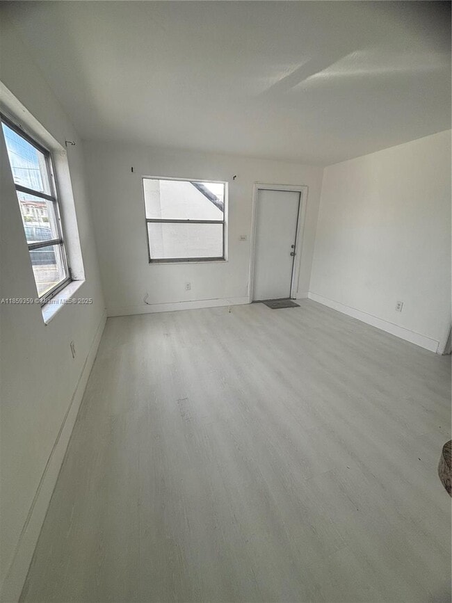 Foto del edificio - 1400 W 29th St