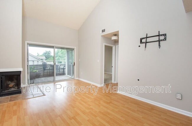 Building Photo - 2555-C Stockbridge Drive