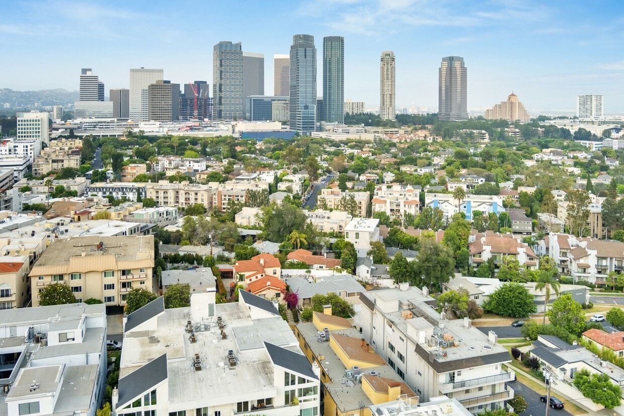 Foto principal - Holmby Street Luxury Investments LLC