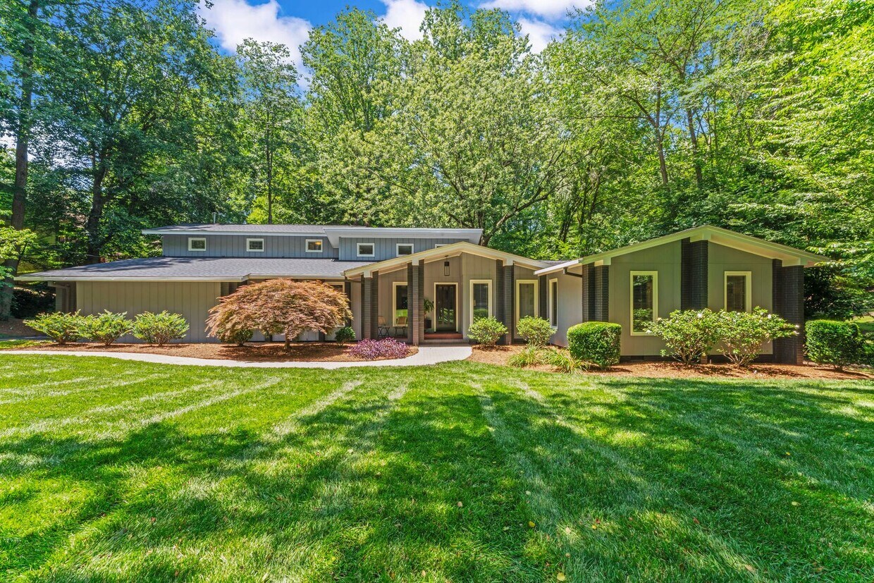 Foto principal - Award-Winning 5BD, 4BA Raleigh Home with Huge Bonus Outdoor Pavillion