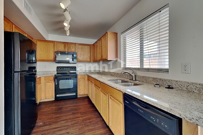 Foto del edificio - 9815 West Riverside Avenue