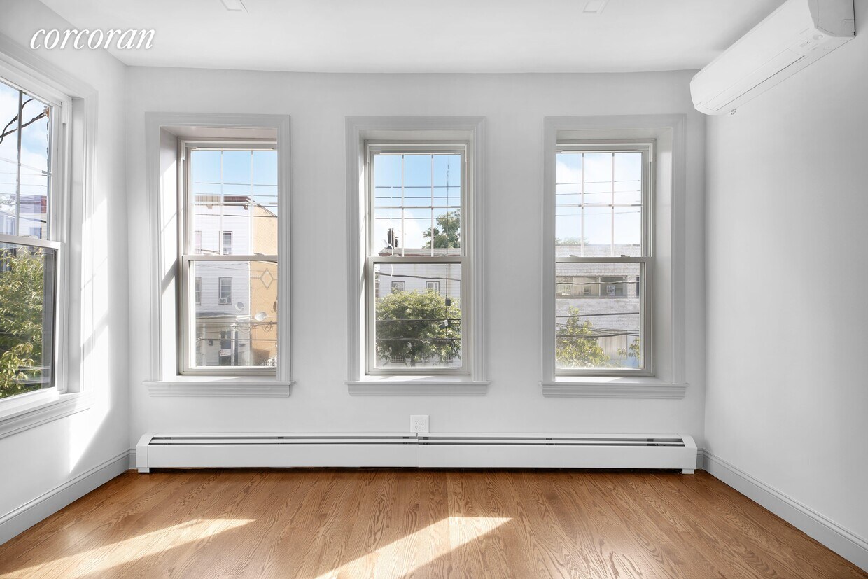 Primary Photo - 164 Schenck Ave