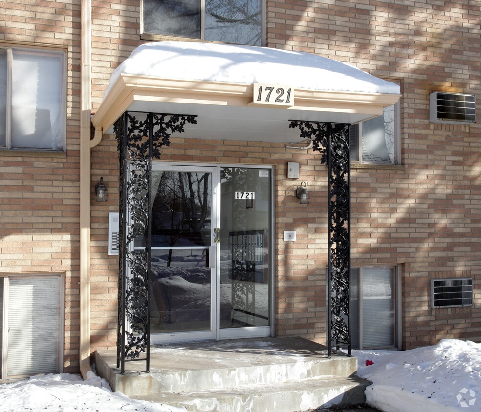 Building Photo - 1721 7th St E