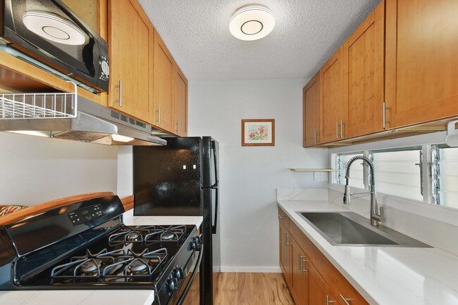 Foto del edificio - 1 Bed/1 Bath in the heart of Kailua-Kona!!