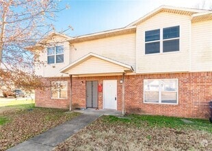 Building Photo - 210 Meadow Ct
