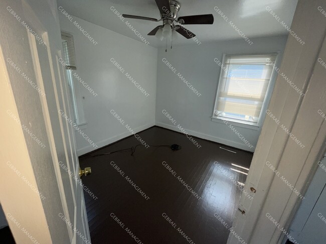 Building Photo - 326 E Dartmouth St