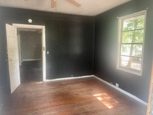 Building Photo - 705 Askew Ave
