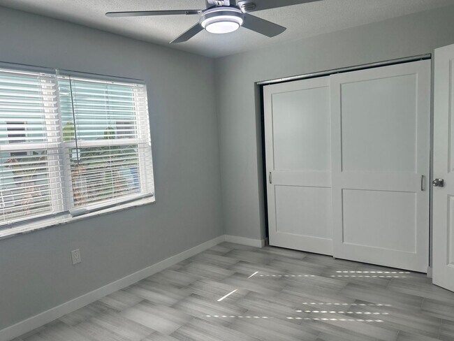 Foto del edificio - Renovated Treasure Island 1BR Condo - Steps to the Beach!