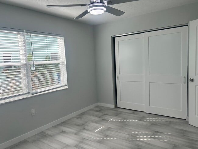 Building Photo - Renovated Treasure Island 1BR Condo - Steps to the Beach!