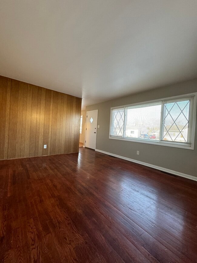 Building Photo - 2103 Eden Ave