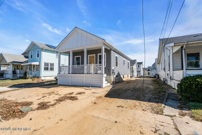Building Photo - 1708 B St