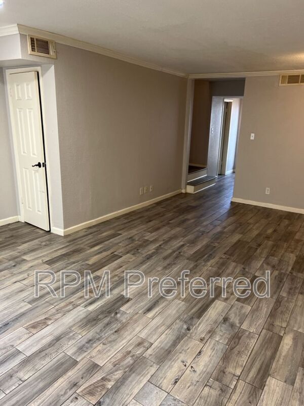 Foto del edificio - 6200 W Tidwell Rd
