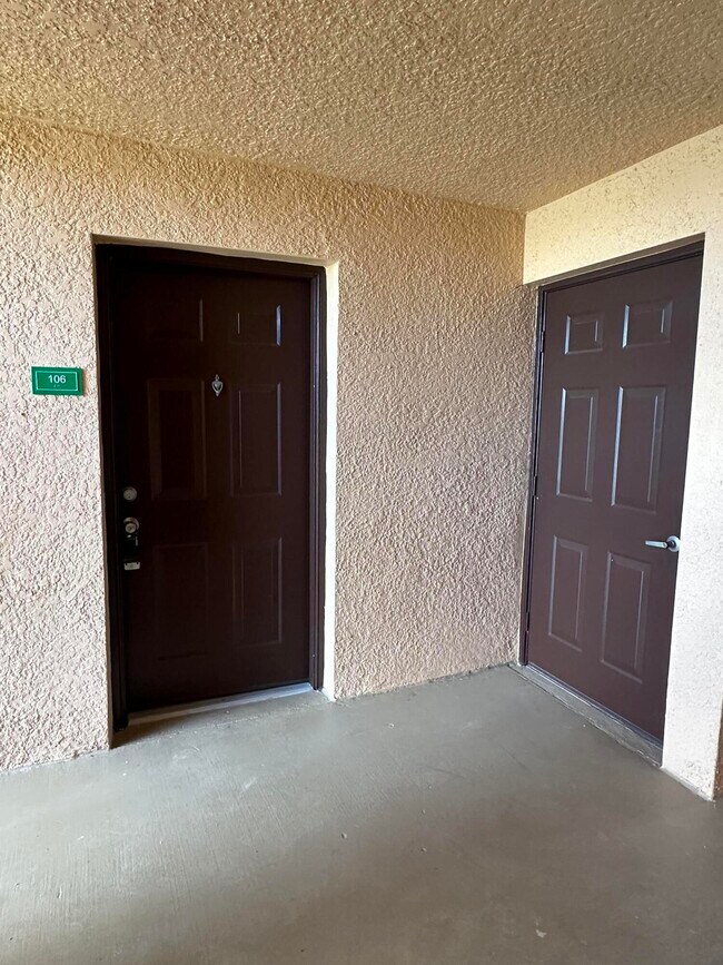 Foto del edificio - 261 SW Palm Dr