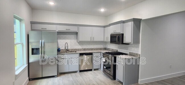 Foto del edificio - 214 Basswood Dr