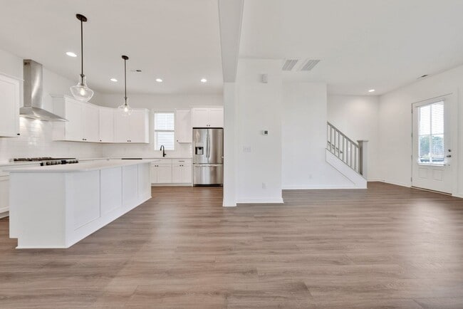 Building Photo - Beautiful 3 Bedroom home in the 751 South ...