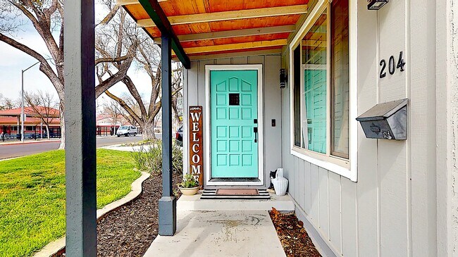 Foto del edificio - 204 N Santa Ana Ave