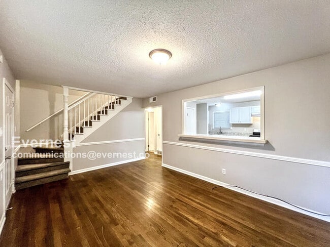 Building Photo - 1369 Bennington Dr