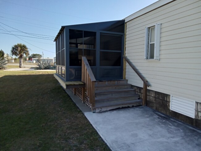 Building Photo - 311 Pineapple St