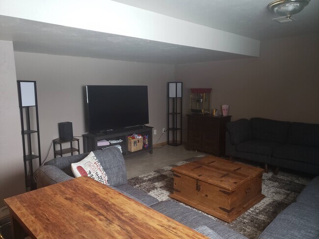 Building Photo - 1022 Coggins Ct